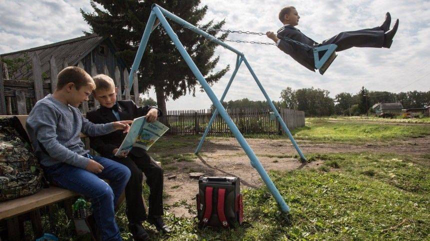 Владимир Путин - Татьяна Голикова - Михаил Мишустин - Россиянам начали выплачивать пособия на детей от 3 до 16 лет - 5-tv.ru - Россия