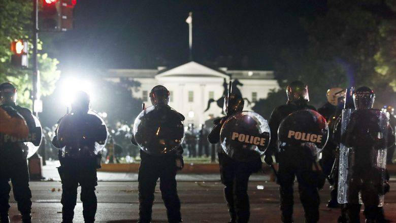 Трамп - Трамп спрятался от протестов в подземном бункере - newizv.ru - США - Украина - New York