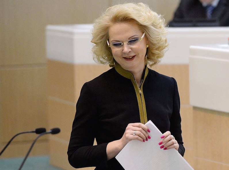 Татьяна Голикова - Михаил Мурашко - Врачи и эксперты сообщили Голиковой о страхе медиков жаловаться на нехватку средств защиты - bloknot.ru - Россия