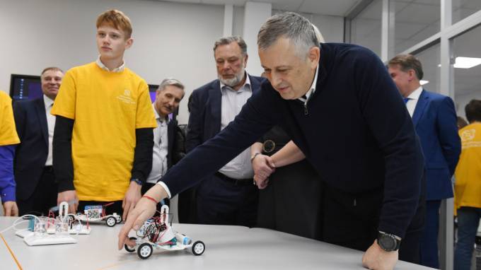 Александр Дрозденко - В День защиты детей Александр Дрозденко пожелал школьникам продуктивных каникул - piter.tv - Ленинградская обл.