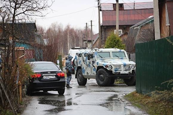 В садах под Екатеринбургом вооруженные силовики в масках ищут беглого преступника - znak.com - Екатеринбург