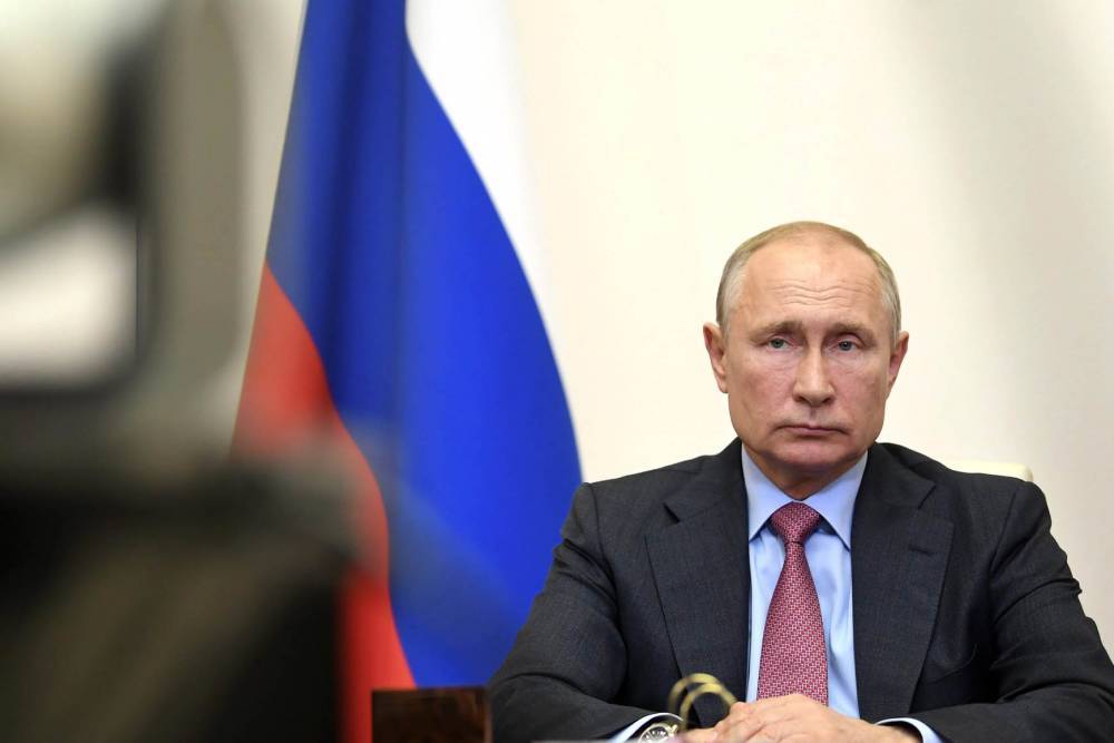 Владимир Путин - Дмитрий Песков - Павел Зарубин - В Кремле заверили, что Путин не находится в изоляции из-за пандемии - vm.ru - Россия