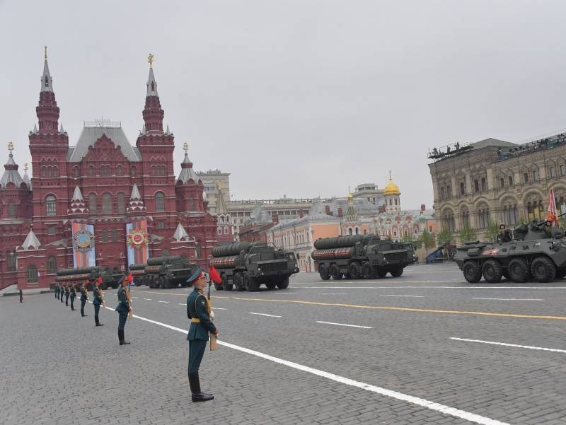 Владимир Путин - Лариса Попович - Эксперт Лариса Попович: Проводить парад Победы 24 июня рискованно - sobesednik.ru - Москва