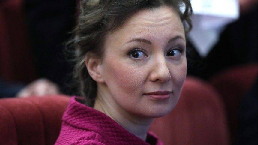 Владимир Путин - Анна Кузнецова - Путин поздравил детского омбудсмена Кузнецову с рождением седьмого ребенка - 5-tv.ru - Россия