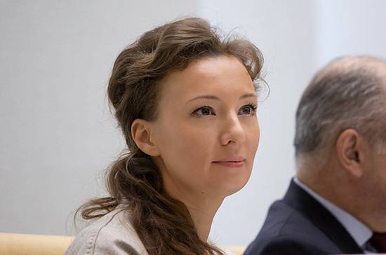 Владимир Путин - Анна Кузнецова - Детский омбудсмен пожаловалась Путину на работу органов опеки - pnp.ru - Россия