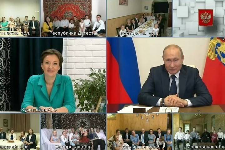 Владимир Путин - Анна Кузнецова - Путин поблагодарил участников школьного конкурса Большая перемена за добрые дела - mk.ru
