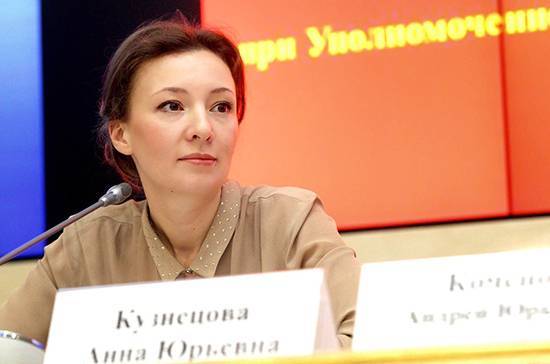 Владимир Путин - Анна Кузнецова - Детский омбудсмен предложила предоставлять льготы семьям с детьми по месту фактического пребывания - pnp.ru - Россия