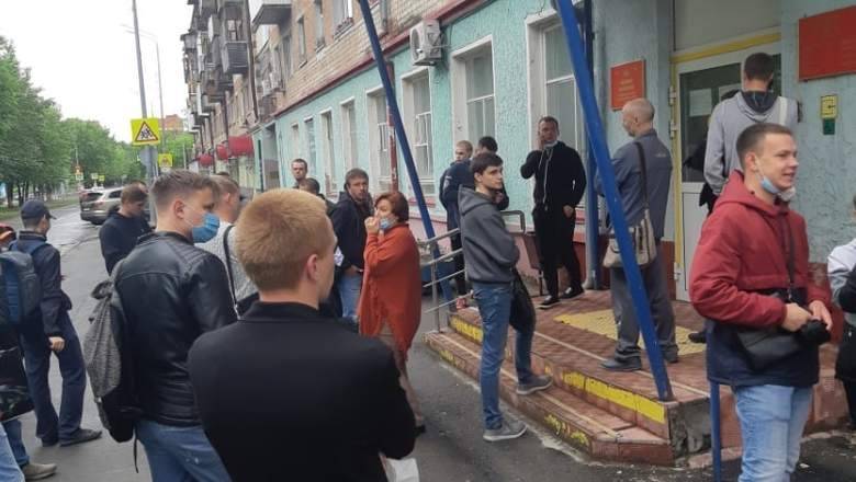 В Тюмени около военкомата призывники вынуждены стоять на улице - nashgorod.ru - Россия - Анапа - Тюмень - окр. Янао