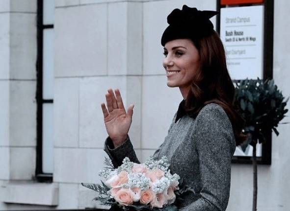 Кейт Миддлтон - герцогиня Камилла - Кейт Миддлтон позвонила находящимся в режиме самоизоляции британцам - vm.ru - Россия - Англия