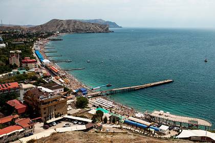 Сергей Аксенов - В Крыму смягчили правила заезда в отели для туристов при пандемии - lenta.ru - Крым
