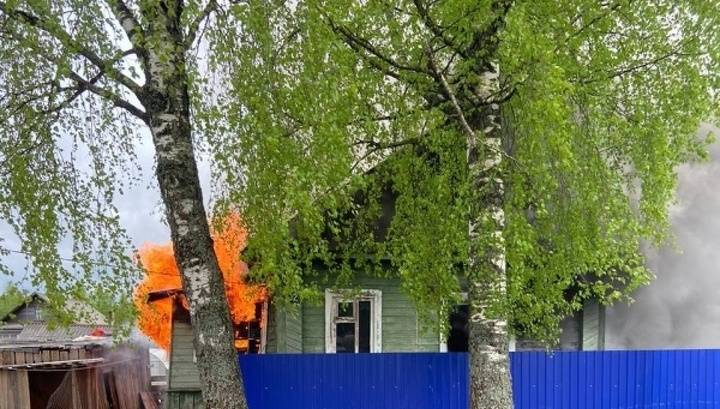 Сергей Ситников - Молодой семье, потерявшей двух детей в страшном пожаре, окажут помощь - vesti.ru - Костромская обл.