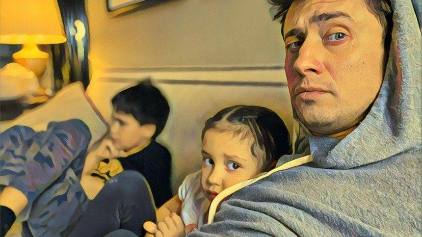 Агата Муцениеце - Павел Прилучный - «Короче, у нас пополнение»: Прилучный рассказал о необычном подарке для детей - 5-tv.ru