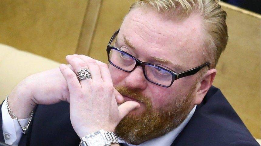 Виталий Милонов - Милонов предлагает выплачивать одиноким мужчинам пособия на домработниц - 5-tv.ru - Россия