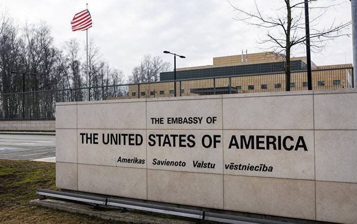Илза Винькеле - США подарили латвийским школам санитайзеры и перчатки - lv.sputniknews.ru - США - Рига - Латвия