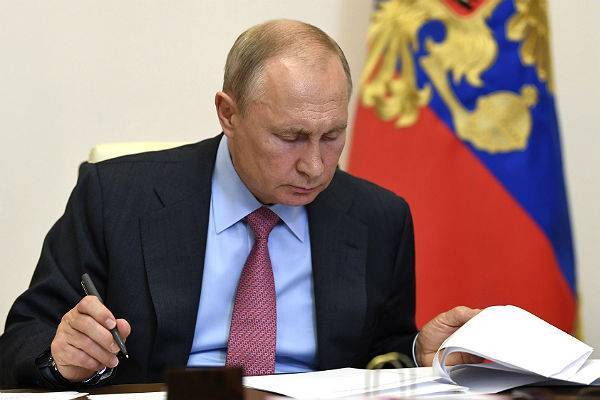 Владимир Путин - Анна Кузнецова - Путин пообещал подумать о награде «за терпение» - trud.ru - Россия