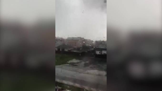 В Белгородской области ураган сносит крыши домов - piter.tv - Белгородская обл. - район Белгородский