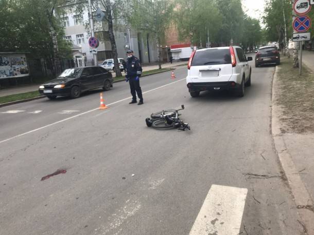 В Сыктывкаре внедорожник сбил двух человек на велосипеде - bnkomi.ru - респ. Коми - Сыктывкар