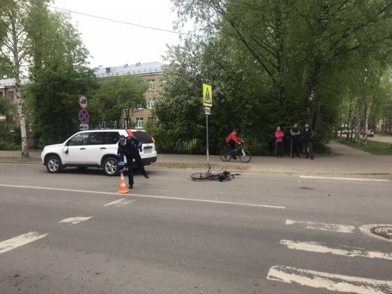 В Сыктывкаре сбили велосипедиста, который вез четырехлетнего ребенка - komiinform.ru - респ. Коми - Сыктывкар