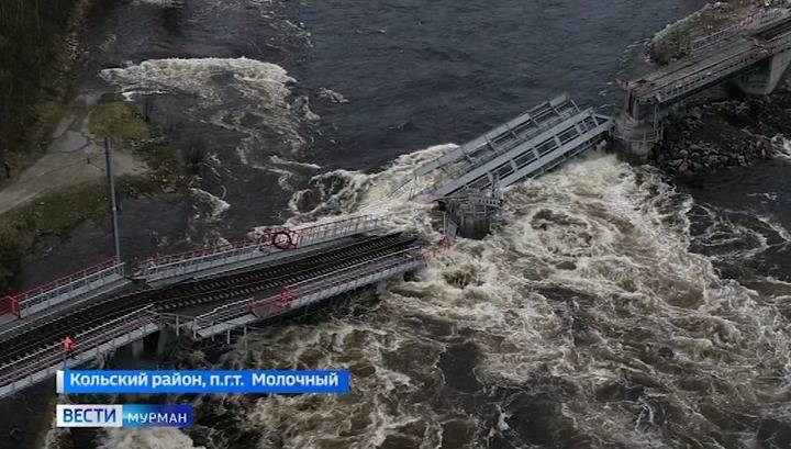 Начались восстановительные работы на месте рухнувшего моста через Колу - vesti.ru