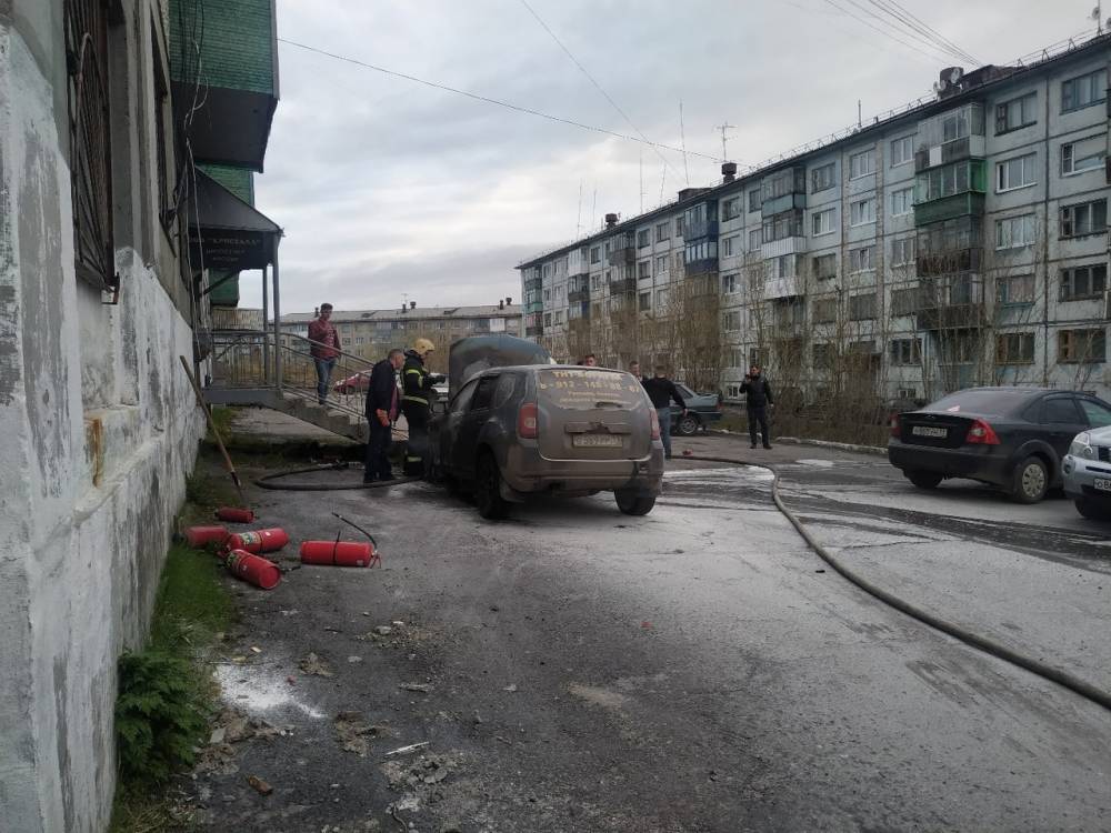Renault Duster - В Коми журналисту сожгли автомобиль за репортаж о невыплатах медикам - theins.ru - респ. Коми