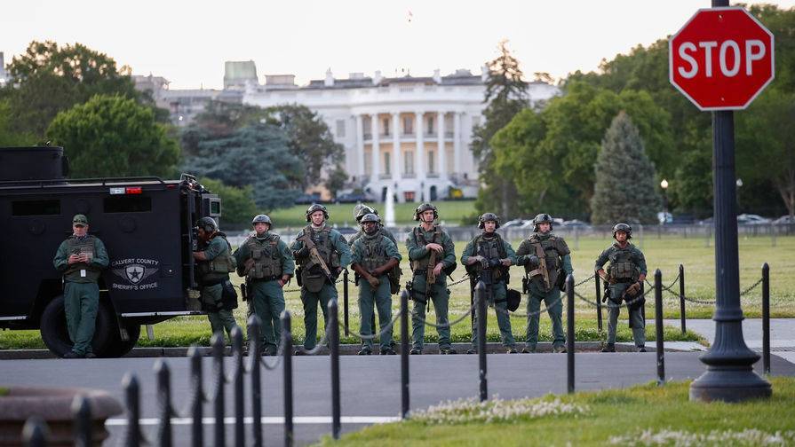 Дональд Трамп - Кейли Макинани - Джордж Флойд - Белый дом заявил, что не потерпит анархии в ходе беспорядков - gazeta.ru - США
