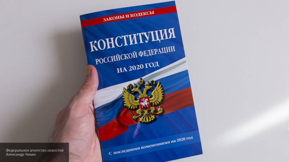 Юрий Кнутов - Поправки к Конституции РФ защитят российскую историю — Кнутов - politexpert.net - Россия - с. Запад