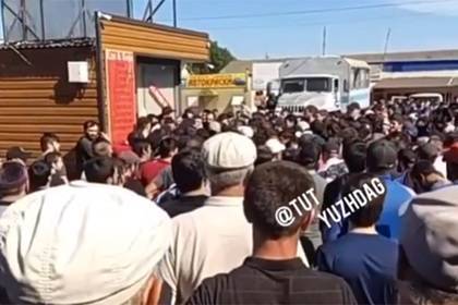Жители дагестанского села заступились за задержанных нарушителей самоизоляции - lenta.ru