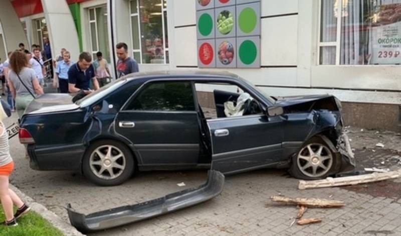 Воронежский полицейский сбил трех человек на тротуаре - newizv.ru - Воронежская обл.