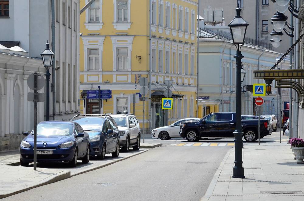 Более 400 новых парковочных мест появится в Москве летом - vm.ru - Москва