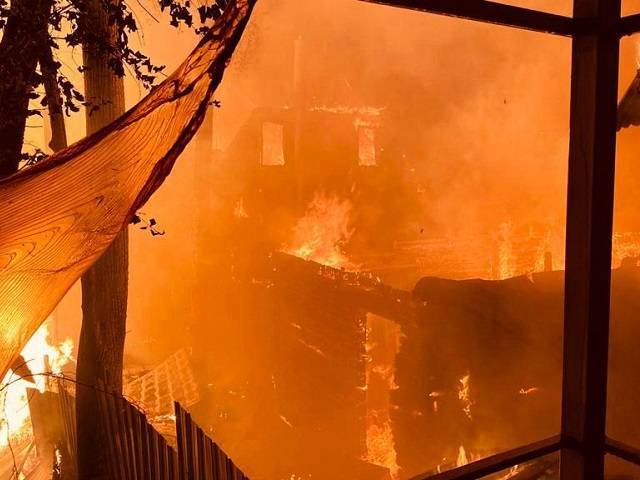Огненный ад: на озере Увильды сгорели частные дома в садовом товариществе - u24.ru - Россия
