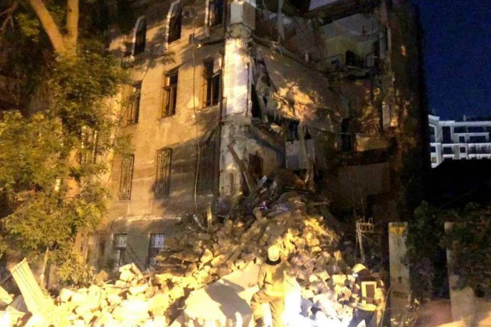 В Одессе обвалилась часть четырехэтажного жилого дома - newsone.ua - Одесса - Гсчс