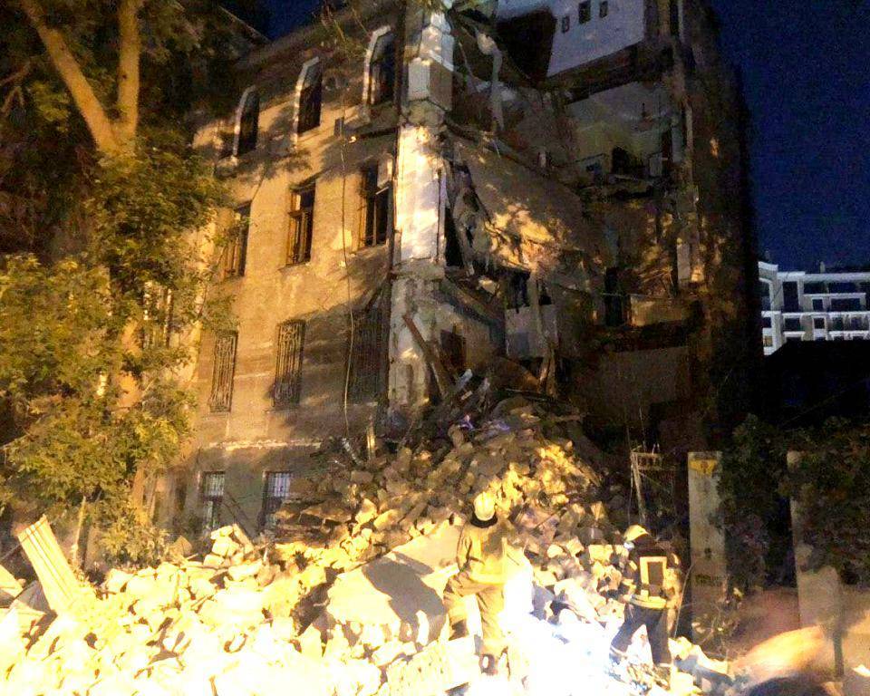 Среди ночи в Одессе обвалилась стена жилого дома - inform-ua.info - Одесса - Одесская обл.