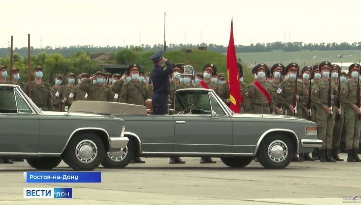 На репетиции Парада Победы в Ростове вывели технику времен ВОВ - vesti.ru - Ростов-На-Дону