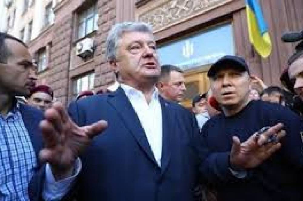 Владимир Александрович - Порошенко пришел в ГБР и отказался принимать участие в допросе - newsone.ua