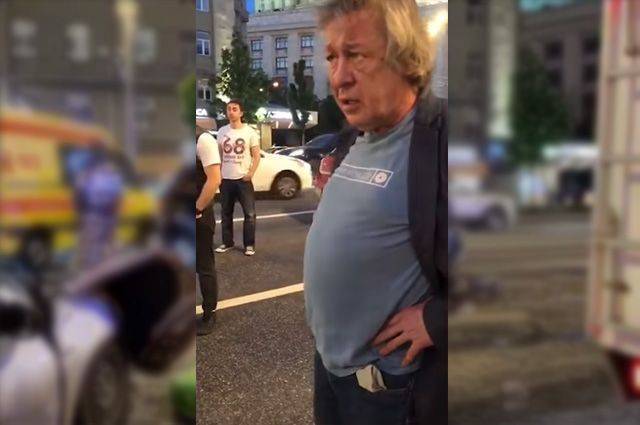 Михаил Ефремов - Полиция опровергла сообщения о том, что Ефремов был в машине не один - aif.ru - Россия