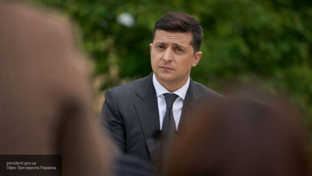 Владимир Зеленский - Дмитрий Песков - Песков объяснил, почему Зеленский не получил приглашения на парад Победы - nation-news.ru - Россия - Украина - Киев