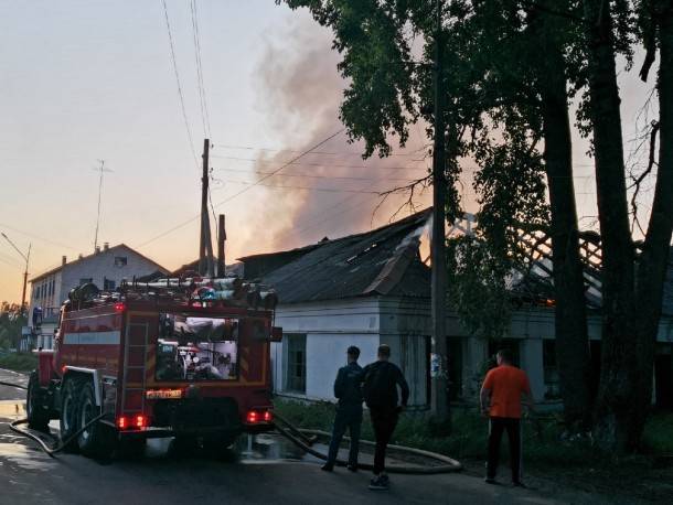 В МЧС назвали причину пожара на заброшенном комбинате в Емве - bnkomi.ru - респ. Коми