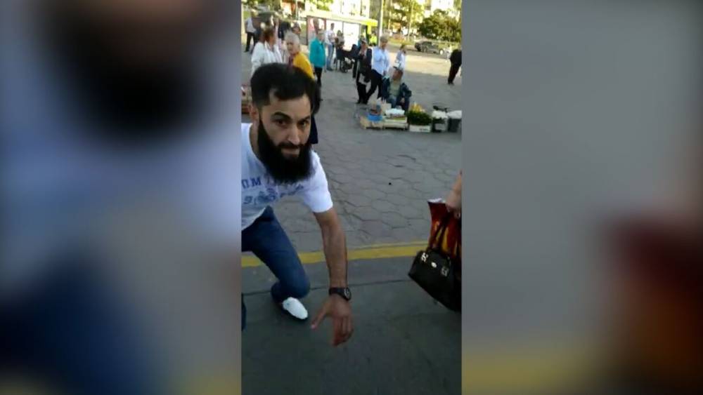 Александр Виноградов - Напавший на активиста торговец хочет отсудить у него 200 тысяч рублей. - riafan.ru