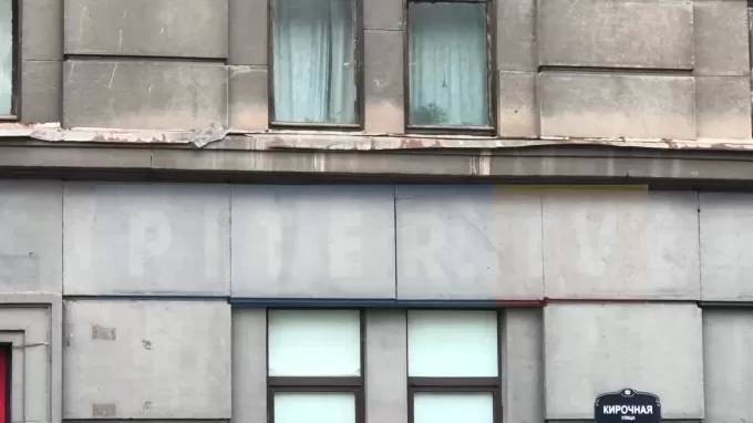 Piter.TV показал, как выглядит после демонтажа балконов дом на Кирочной - piter.tv