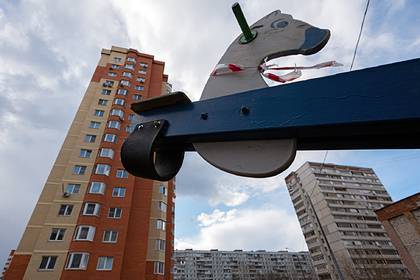 Россиян задумали обязать платить за лавочки и детские площадки - lenta.ru