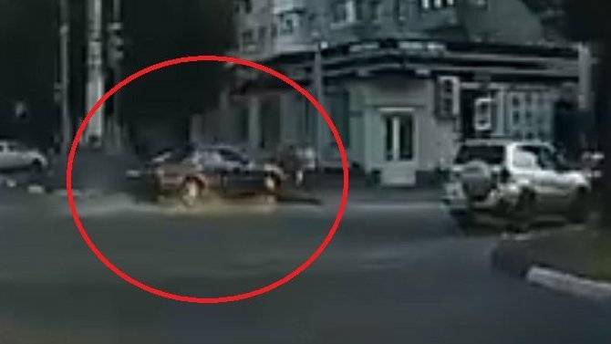 Полицейский сбил трёх человек на тротуаре в смертельном ДТП в Воронеже - usedcars.ru - Воронеж
