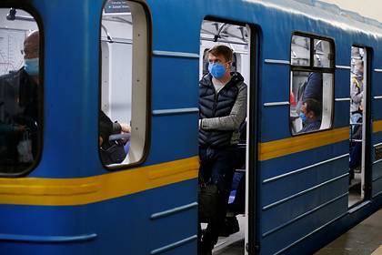 Владимир Зеленский - Виталий Кличко - Кличко заявил о максимуме госпитализированных с коронавирусом в Киеве - lenta.ru - Украина - Киев