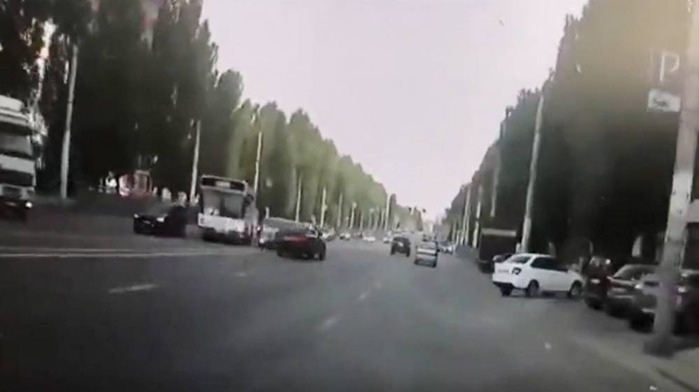 Видео с нового ракурса объяснило, почему полицейский сбил трёх пешеходов в Воронеже - vestivrn.ru - Воронеж
