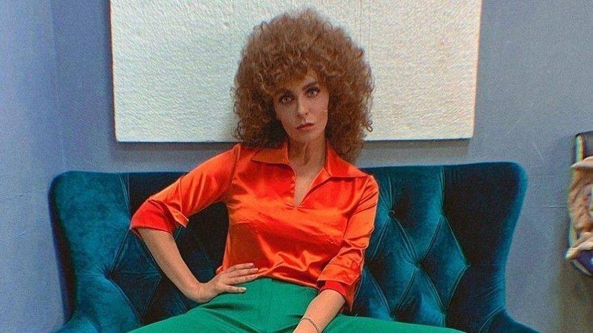 Екатерина Варнава - Агата Муцениеце - Экстравагантная Варнава призналась, что главное — вовремя ее кормить - 5-tv.ru