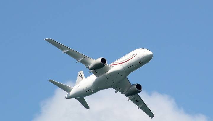 Денис Мантуров - Мантуров назвал сумму поддержки поставок 59 Superjet и 66 вертолетов - vesti.ru - Россия
