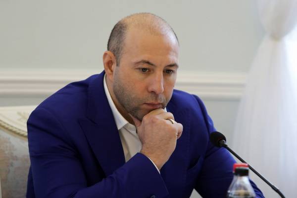 Максим Сушинский - После обысков в автосалоне хоккеиста Сушинского задержали одного человека - abnews.ru - Россия