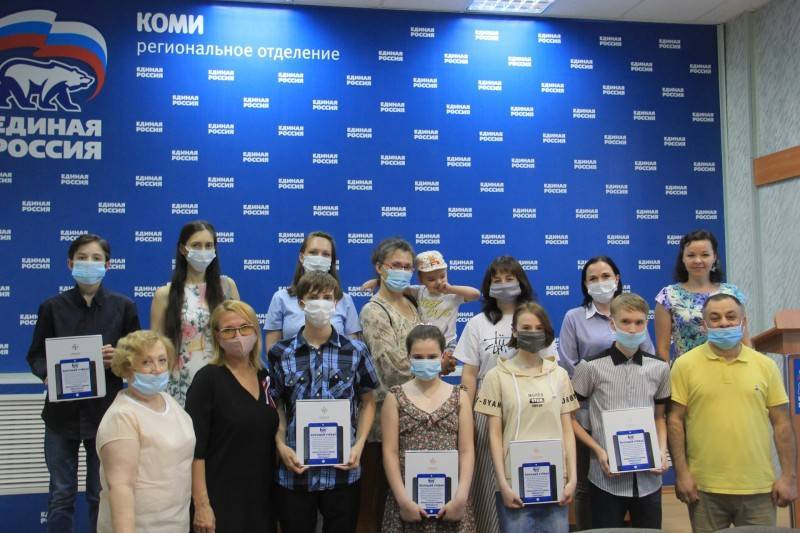 Ольга Савастьянова - Технику для дистанционного обучения получили еще пять сыктывкарских многодетных семей - komiinform.ru - Россия - респ. Коми