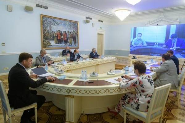 Евгений Куйвашев - Дмитрий Попов - Евгений Куйвашев провел личный прием - разобрался со строительством дороги и освещением в парке - nakanune.ru - Свердловская обл.