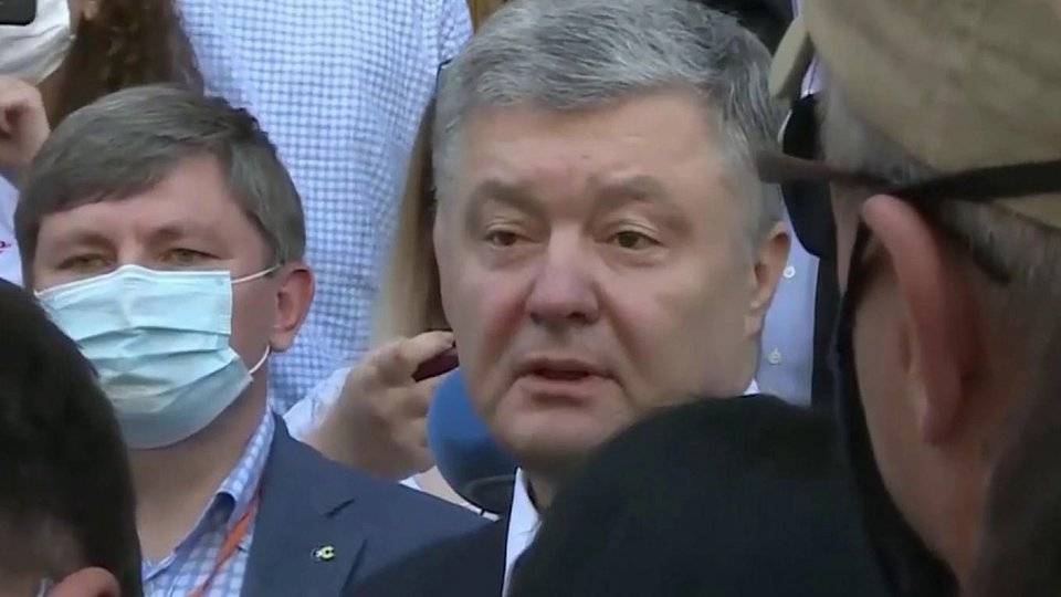 Владимир Зеленский - Петр Порошенко - На допросе Петр Порошенко заговорил по-русски, а потом попытался спастись бегством - 1tv.ru - Москва