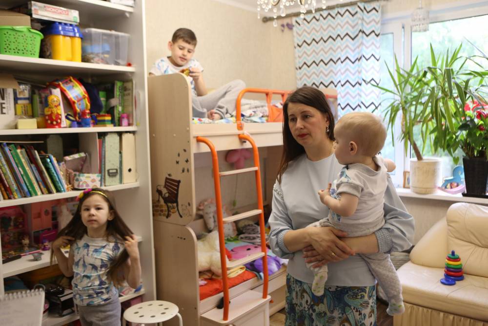 Александр Варфоломеев - Члена Совфеда уверен, что матери-героини должны досрочно уходить на пенсию - vm.ru